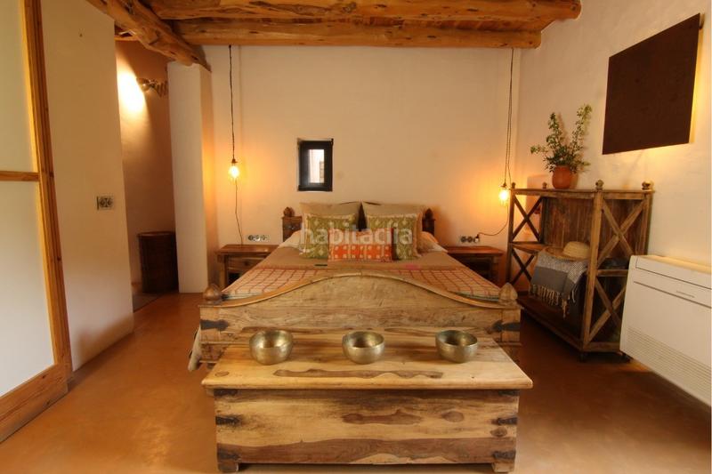 Foto c65a07fd-b1f7-4e99-a582-d3716afb3d94. Masia amb xemeneia aparcament piscina a Formentera