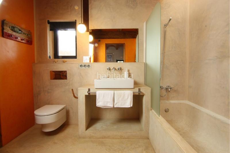 Foto d8698e5c-6cf8-4416-a111-fdf15dece45d. Masia amb xemeneia aparcament piscina a Formentera