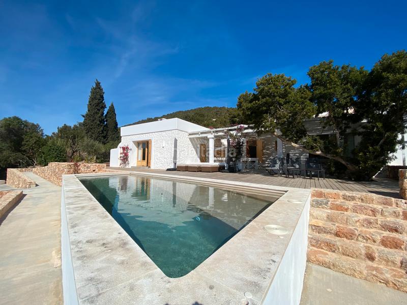 Foto 4e534b42-f636-4946-967b-a246eda64243. Masia amb xemeneia calefacció aparcament piscina a Sant Josep de sa Talaia