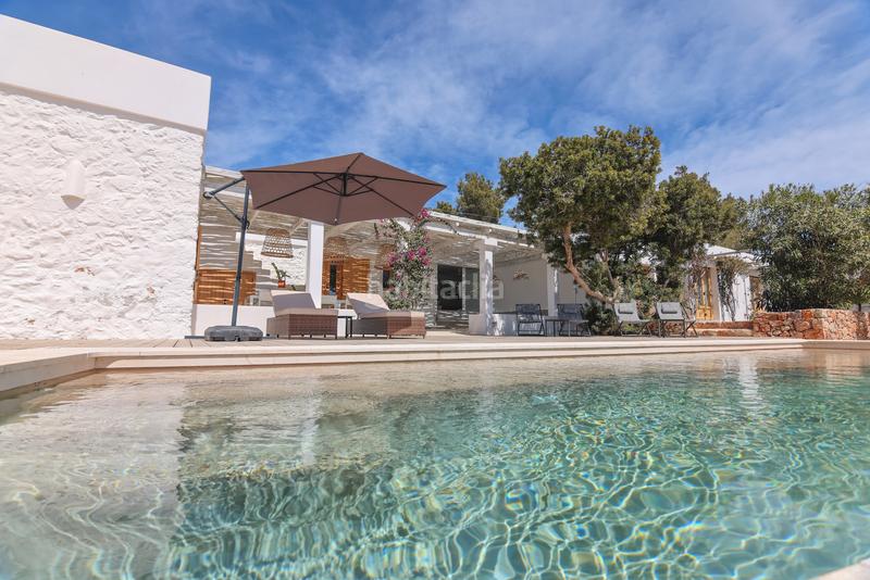 Foto adea97ac-be63-4555-9b74-447cd68ac992. Masia amb xemeneia calefacció aparcament piscina a Sant Josep de sa Talaia