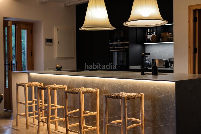 Foto d490cb93-fbb9-4db9-9c0e-af71f7e6549c. Masia amb xemeneia calefacció aparcament piscina a Sant Josep de sa Talaia