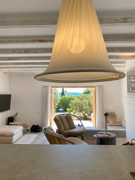 Foto dfb234e1-49d8-4375-affd-20a0bccc7c2c. Masia amb xemeneia calefacció aparcament piscina a Sant Josep de sa Talaia