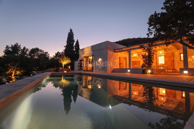 Foto ebcde9f0-fa2b-42d1-92d0-56e64b8c10b4. Masia amb xemeneia calefacció aparcament piscina a Sant Josep de sa Talaia