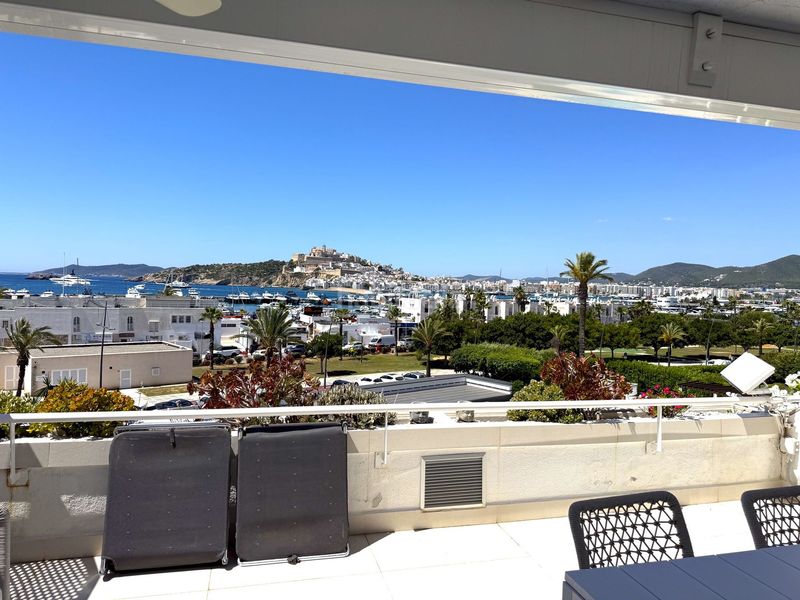 Foto e7ba51f4-f8fc-4d2c-b2b6-a5982a0c90a9. Apartament amb calefacció aparcament piscina a Marina Botafoc-Talamanca Ibiza