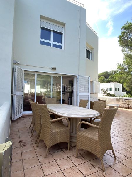 Foto 81e1576f-b891-4f06-80fa-5d8a457e05c2. Casa aparellada amb calefacció aparcament piscina a Santa Eulària