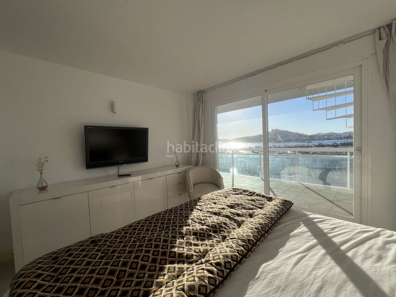 Foto e5f10c0a-a7e6-47ed-94b2-1bed4b6dc6d8. Àtic amb calefacció aparcament piscina a Marina Botafoc-Talamanca Ibiza