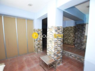 Alquiler Local Comercial en Zona Alta. En el centro, habitación y baño disponible