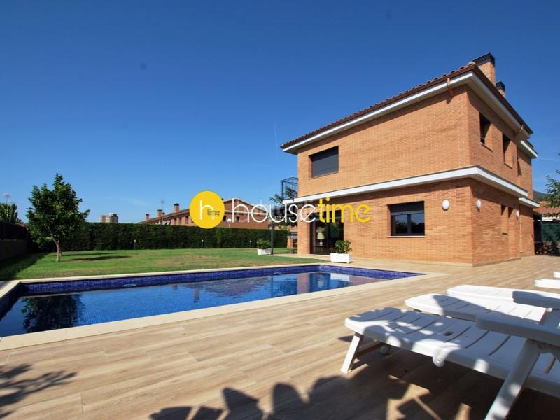 Foto 2341c3c9-f690-4cb1-98f2-25ebd2f59e98. Casa 5 habitaciones con ascensor, parking, piscina, calefacción y aire acondicionado en Cabrera de Mar