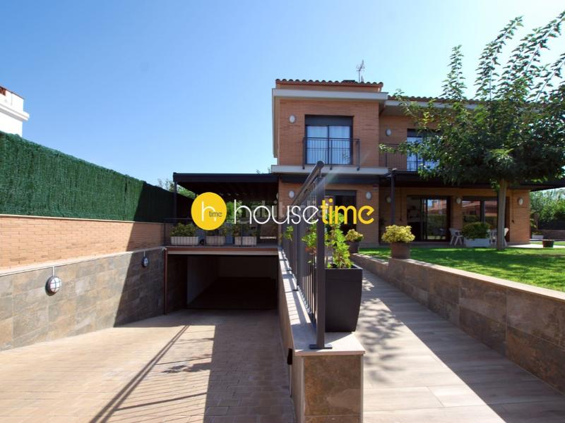 Foto 3fdaf7a9-52d6-4ffd-b213-ac52c1a2d1c5. Casa 5 habitaciones con ascensor, parking, piscina, calefacción y aire acondicionado en Cabrera de Mar