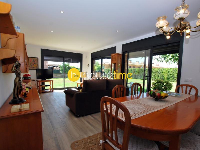 Foto 47349fe2-4d0a-474d-a407-2b14a47488b8. Casa 5 habitaciones con ascensor, parking, piscina, calefacción y aire acondicionado en Cabrera de Mar