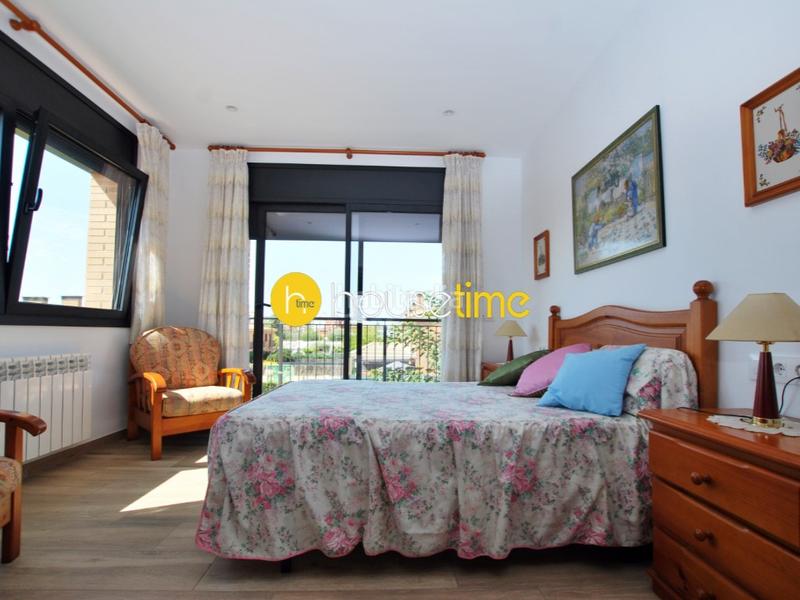 Foto 6d862589-e75d-4ee6-b052-44fc84615904. Casa 5 habitaciones con ascensor, parking, piscina, calefacción y aire acondicionado en Cabrera de Mar