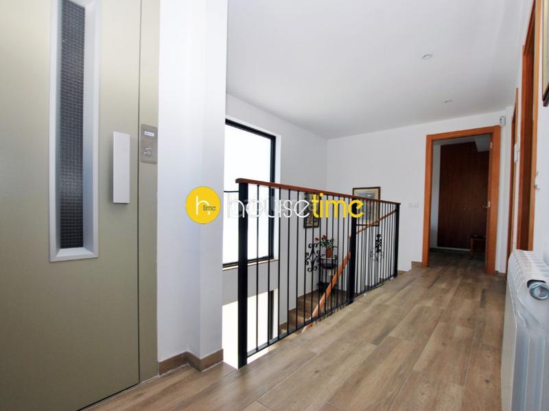 Foto 98c8070b-3550-410a-b836-454e416ab70e. Casa 5 habitaciones con ascensor, parking, piscina, calefacción y aire acondicionado en Cabrera de Mar