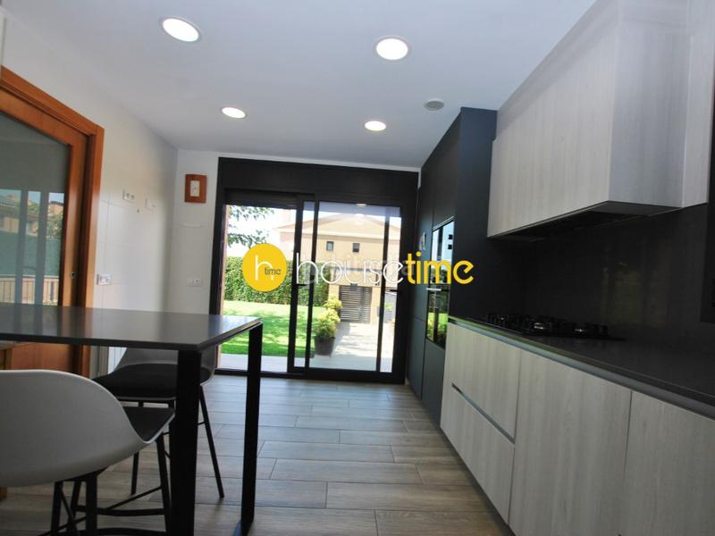 Foto 9ed3f3d4-5e99-4e5a-8417-49fb54842b18. Casa 5 habitaciones con ascensor, parking, piscina, calefacción y aire acondicionado en Cabrera de Mar