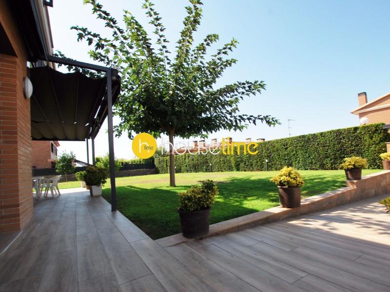 Foto c6724dc8-c7bc-4141-a01b-e35f75596ea3. Casa 5 habitaciones con ascensor, parking, piscina, calefacción y aire acondicionado en Cabrera de Mar