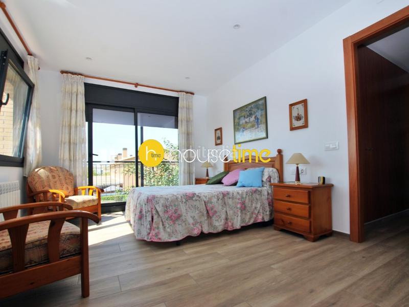 Foto c89f1022-e4db-40f9-b59a-5651882f9b2e. Casa 5 habitaciones con ascensor, parking, piscina, calefacción y aire acondicionado en Cabrera de Mar