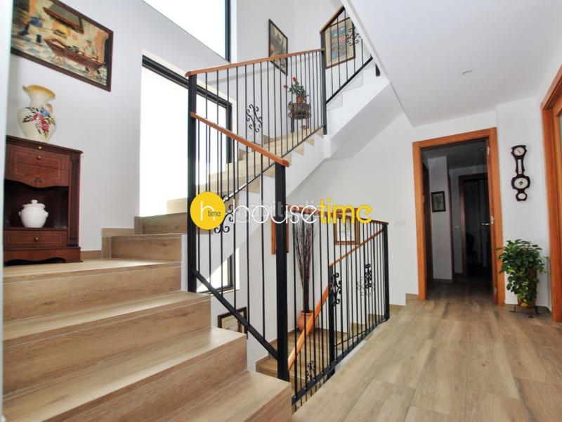 Foto cdfb8c30-f5a1-4c9a-80ea-e8981f5332d5. Casa 5 habitaciones con ascensor, parking, piscina, calefacción y aire acondicionado en Cabrera de Mar