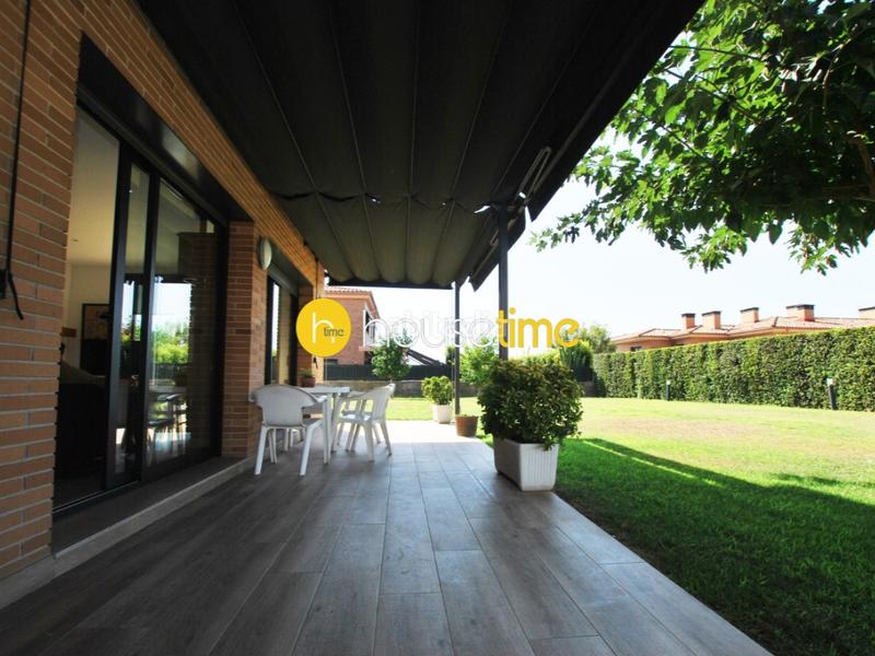 Foto d28eb157-86e8-4a5c-adfc-ab5a340e915d. Casa 5 habitaciones con ascensor, parking, piscina, calefacción y aire acondicionado en Cabrera de Mar