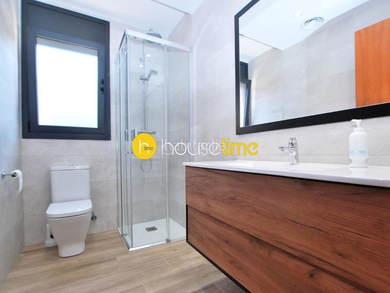Foto d9516922-b7ba-4cf4-a75a-756eb08687bb. Casa 5 habitaciones con ascensor, parking, piscina, calefacción y aire acondicionado en Cabrera de Mar