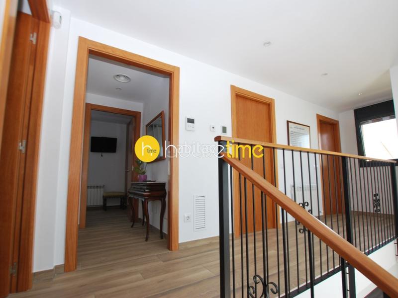 Foto e70536f3-bce5-40b8-8a48-f4fd5633c95c. Casa 5 habitaciones con ascensor, parking, piscina, calefacción y aire acondicionado en Cabrera de Mar