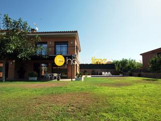 Haus  N/a. 5 habitaciones con ascensor, parking, piscina, calefaccin y air