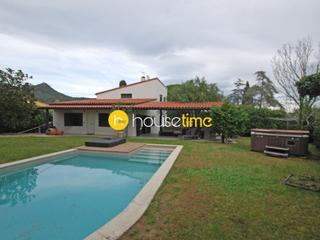 Casa a Cabrera de Mar. Casa con gran piscina en parcela llana de 1059m2.