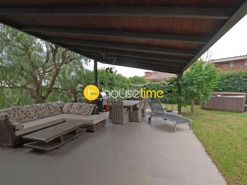 Foto b2692499-67d6-4802-9ddd-3ff4b54951fa. Casa  con gran piscina en parcela llana de 1059m2. en Cabrera de Mar