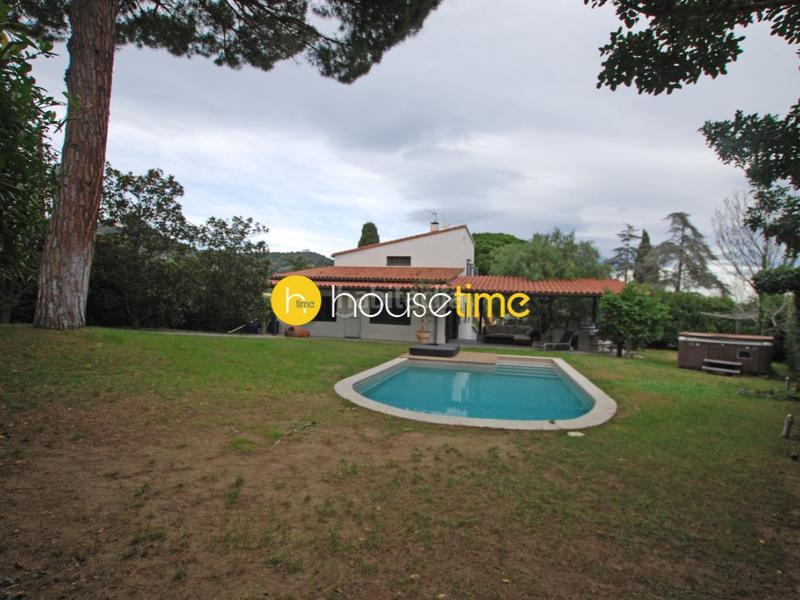 Foto be04df36-82b7-4229-89d9-4550a8f44103. Casa  con gran piscina en parcela llana de 1059m2. en Cabrera de Mar