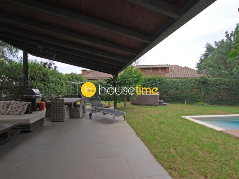Foto be57596b-c3da-4e62-ba76-da6bf262ad48. Casa  con gran piscina en parcela llana de 1059m2. en Cabrera de Mar