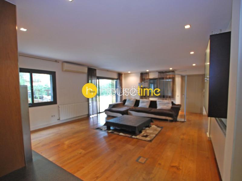 Foto cce3b234-7bac-4070-8678-1dec60d7d5f0. Casa  con gran piscina en parcela llana de 1059m2. en Cabrera de Mar