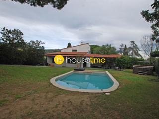 Haus in Cabrera de Mar. Casa de 319m2 construidos con gran piscina en parcela llana de 1