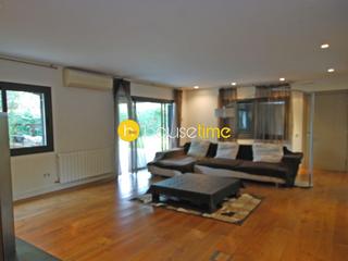 Haus in Cabrera de Mar. Casa de 319m2 construidos con gran piscina en parcela llana de 1