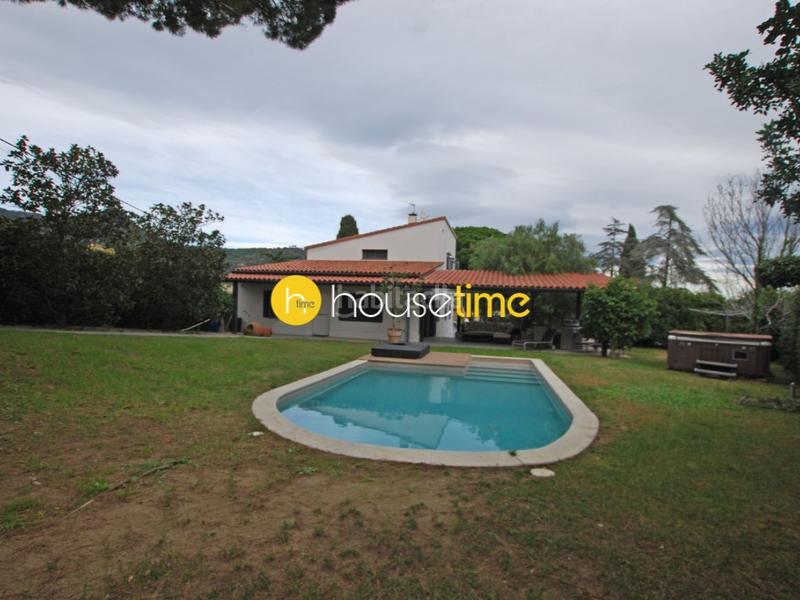 Foto 2067007a-dd04-454e-8421-deb917b35890. Casa  de 319m2 construidos con gran piscina en parcela llana de 1059m2. en Cabrera de Mar