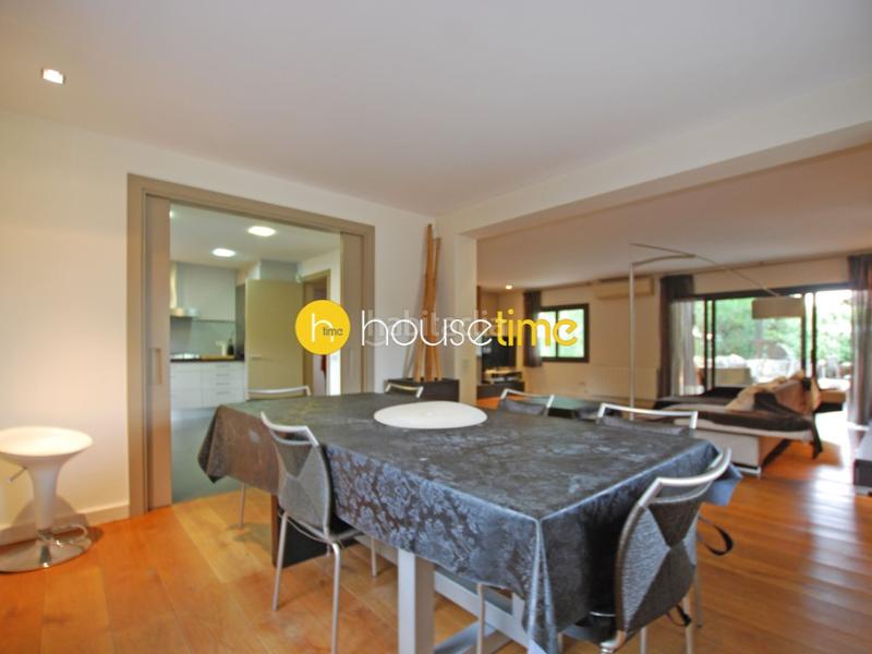 Foto 2ea1313d-98f0-47aa-a1f6-80931a37859d. Casa  de 319m2 construidos con gran piscina en parcela llana de 1059m2. en Cabrera de Mar