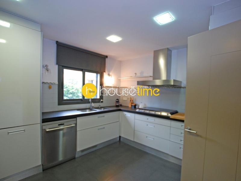 Foto 34638172-28d4-4182-9c92-2e484bc21074. Casa  de 319m2 construidos con gran piscina en parcela llana de 1059m2. en Cabrera de Mar