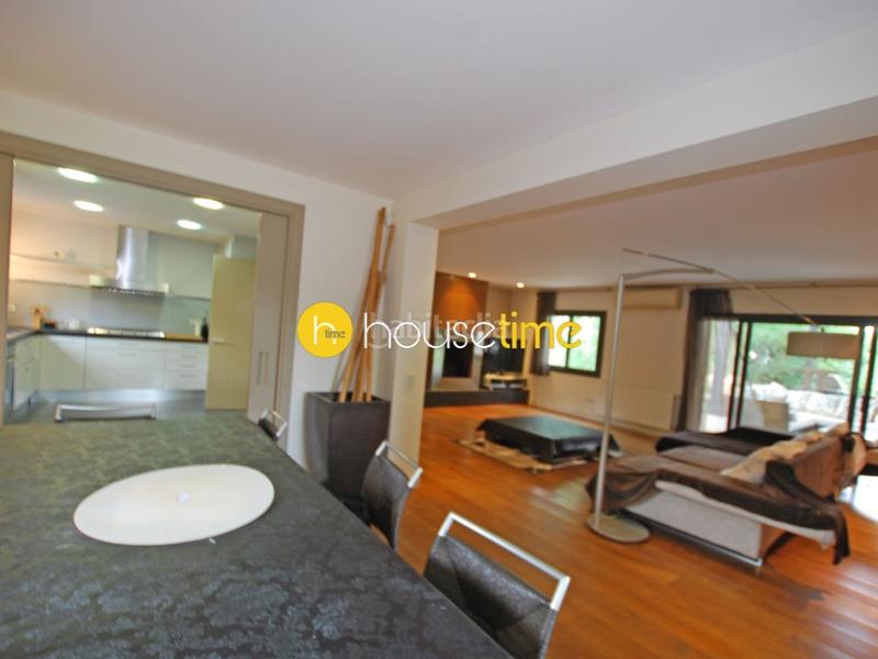 Foto c749ba02-5e61-4e5e-b05f-e4a52fc12dd2. Casa  de 319m2 construidos con gran piscina en parcela llana de 1059m2. en Cabrera de Mar