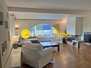 Maison à Alella. Casa en dos cómodas plantas con piscina