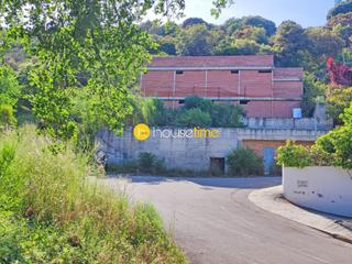 Haus in Alella. Casa en construcción con proyecto de diseño en urbanización mas