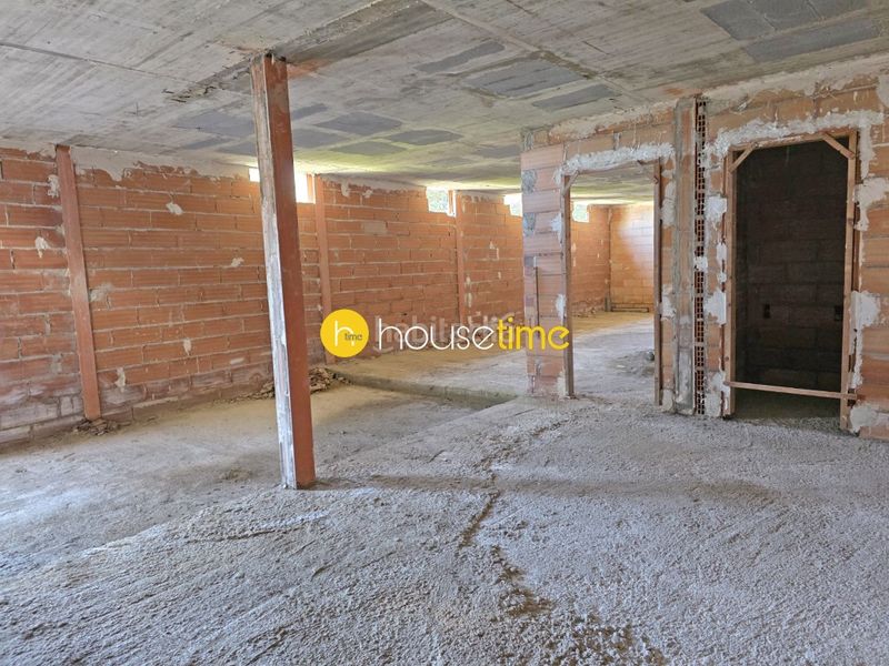 Foto c0b6abbd-1360-4141-91e5-e08bdd4295ad. Casa amb aparcament a Alella