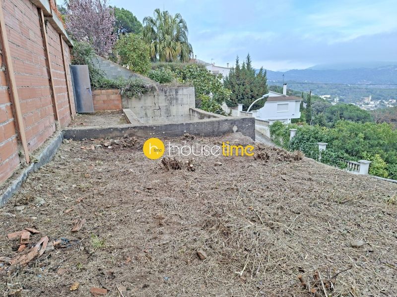 Foto eb05a3d9-d34a-4541-9f16-bd05094e9fda. Casa amb aparcament a Alella