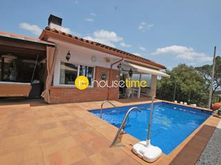 Casa a Ametlla del Vallès (L´). Impresionante casa reformada en el serrat con piscina para 2 fam