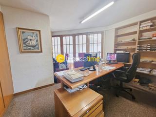 Pis a Fort Pienc. Piso a reformar en eixample dreta  actualmente oficinas