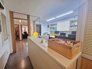 Flat in Fort Pienc. Piso a reformar en eixample dreta  actualmente oficinas