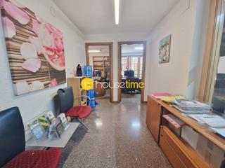 Pis a Fort Pienc. Piso a reformar en eixample dreta  actualmente oficinas