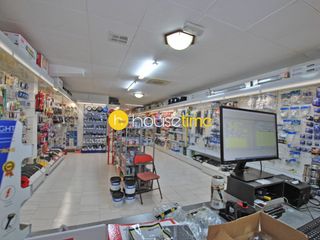 Local commercial à Centre. Ferretería en traspaso con cartera de clientes fijos