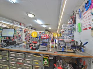 Local Comercial en Centre. Traspaso de ferreteria en funcionamiento