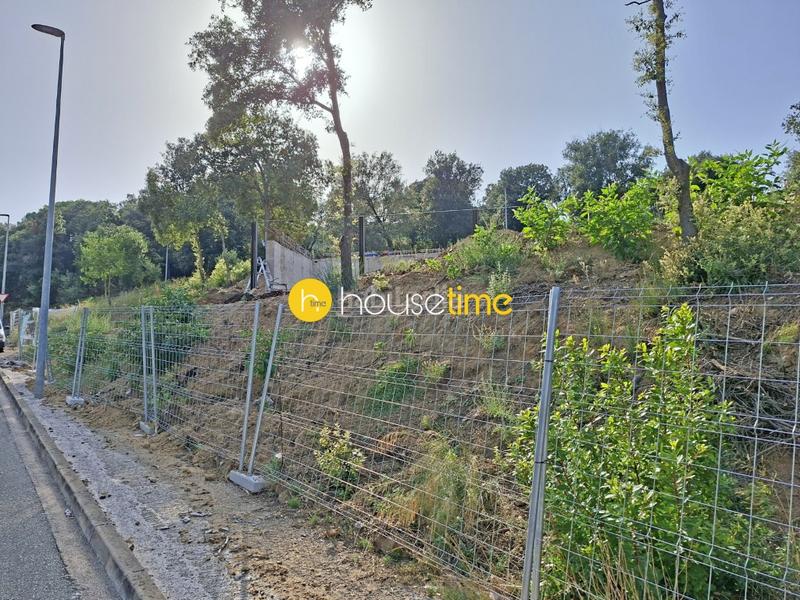 Foto 5f1a8925-46be-48e9-aea6-82273fae9410. Casa adosada obra nueva! dos adosadas con forma cubica con piscina privada. en Vallromanes