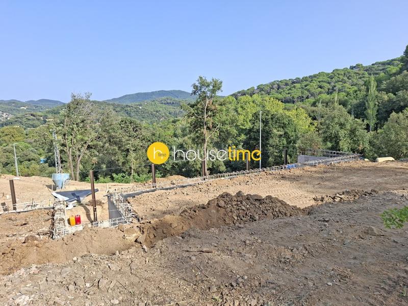 Foto 646e2162-b4ac-4a16-a953-2f769df86405. Casa adosada obra nueva! dos adosadas con forma cubica con piscina privada. en Vallromanes
