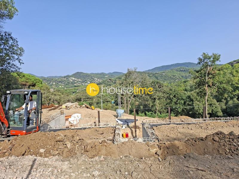 Foto 64717d5e-4449-47a6-ae91-25a0967af9e5. Casa adosada obra nueva! dos adosadas con forma cubica con piscina privada. en Vallromanes