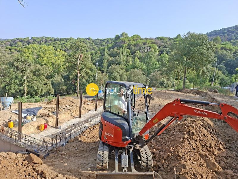 Foto d6e7e2e6-1c54-489c-b419-5226dc4d4e5d. Casa adosada obra nueva! dos adosadas con forma cubica con piscina privada. en Vallromanes