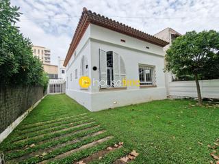 Casa en Centre. Casa a cuatro vientos en el centro de la población